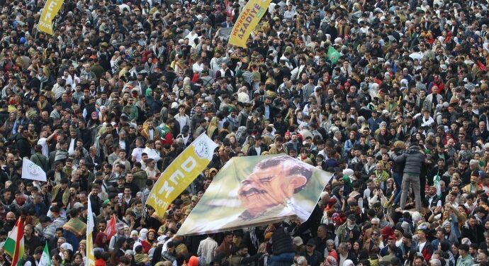 İstanbul Newroz’una Yüzbinler Aktı