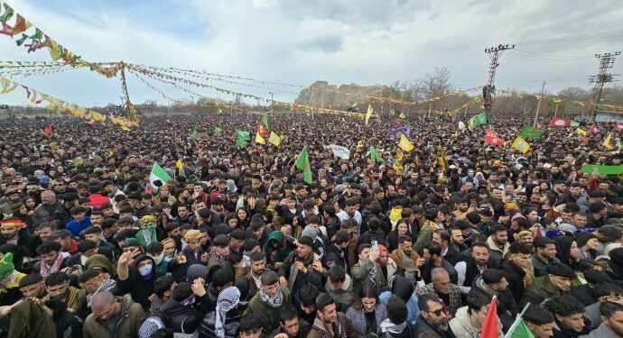 Wan’da Görkemli Newroz Kutlaması