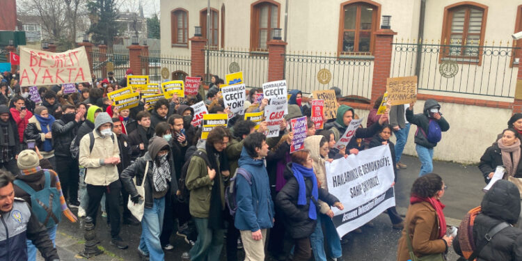 Öğrencilerin İmamoğlu’na Destek Eylemi Sürüyor