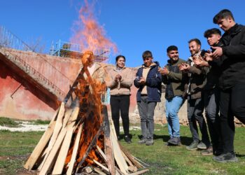 Gençlerden Amara’da Newroz Kutlaması