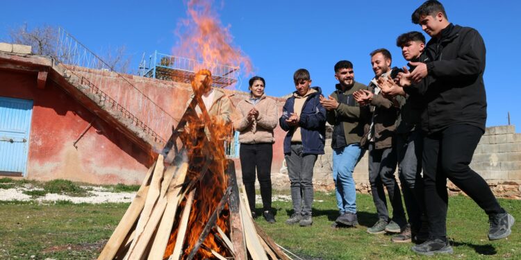 Gençlerden Amara’da Newroz Kutlaması