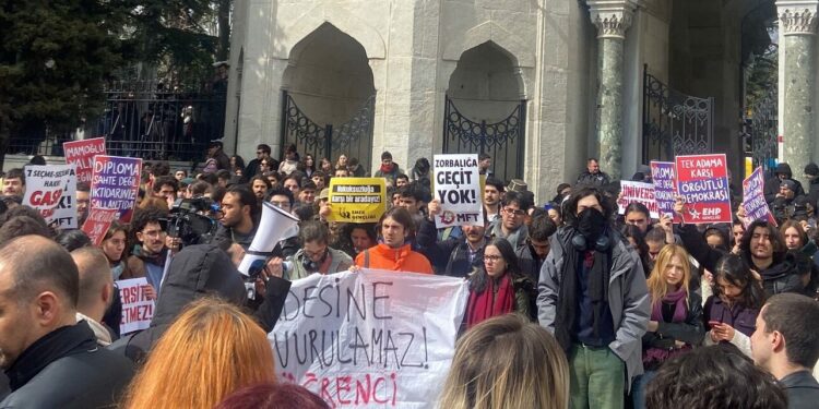 Öğrencilerden İmamoğlu’na Destek Eylemi