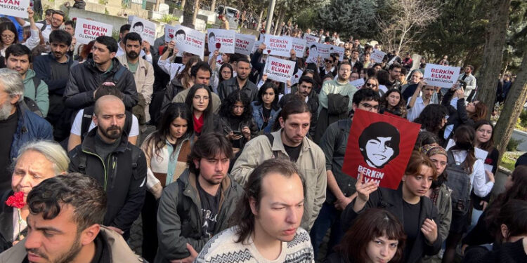 Berkin Elvan Mezarı Başında Anıldı