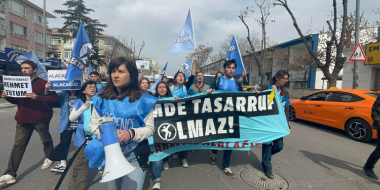 Bakanlığa Yürüyen Öğrenciler Gözaltına Alındı