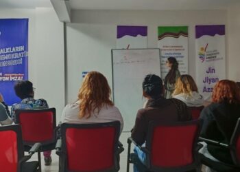 Genç Kadınlar ‘Güneşi Kucakla’ Şiarıyla Alanlarda