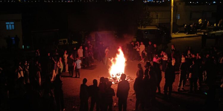 Gençlerden Amed’te Newroz Kutlaması