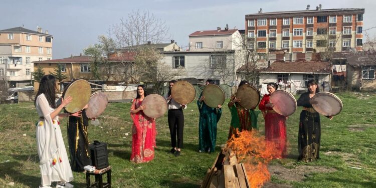 Avcılar’da Genç Kadınlar Newroz’u Coşkuyla Kutladı