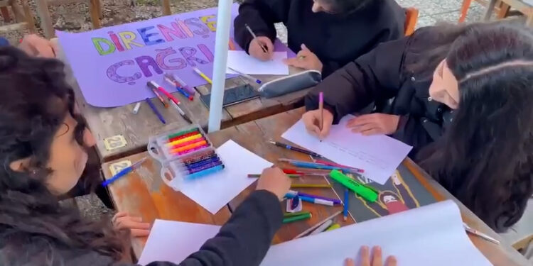 Genç Kadınlardan Kadın Tutsaklara 8 Mart Mektupları