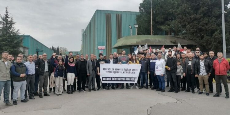 Öğrenciler Grevdeki İşçileri Ziyaret Etti