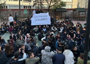 Lise Öğrencileri Eylemde