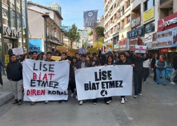 Liseli Öğrencilerin Protestosu Sürüyor