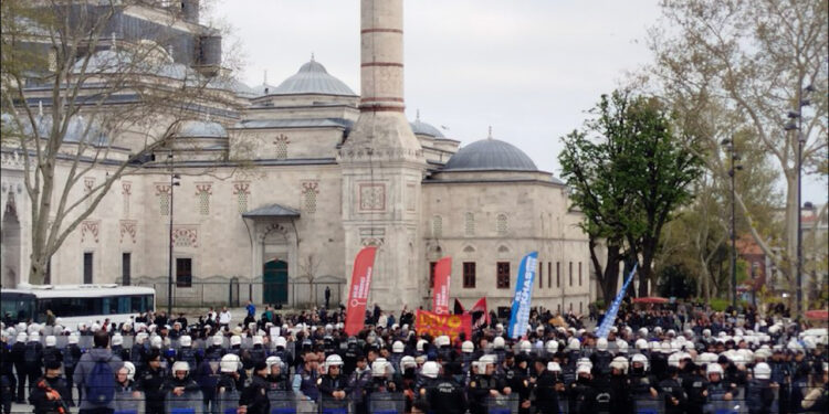 Saraçhane’ye Yürüyen Öğrenciler Ablukaya Alındı