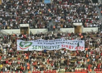 Amedspor ‘Geçmiş Olsun Sırrı Abi’ Pankartıyla Sahaya Çıktı