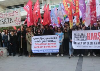 Gençlere Şiddet ve Gözaltı Protesto Edildi