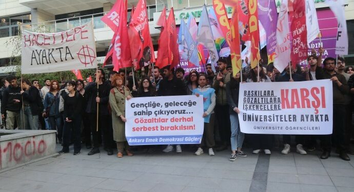 Gençlere Şiddet ve Gözaltı Protesto Edildi