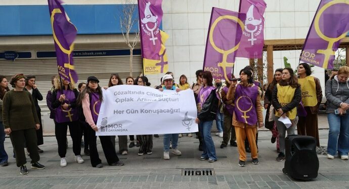 Gözaltında Çıplak Arama Protestosu