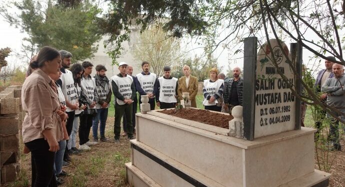 Gençler Mustafa Dağ’ı Mezarı Başında Andı