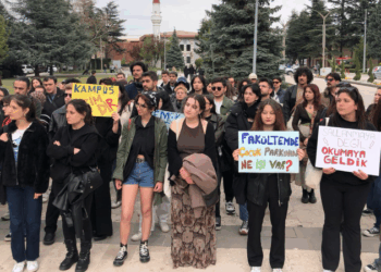 Eskişehir’de Öğrencilerden Yürüyüş