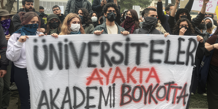 Kayyum Rektörden Boykot Tehdidi