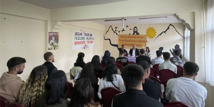 Dêrsim’de ‘Demokratik Toplum’ Paneli