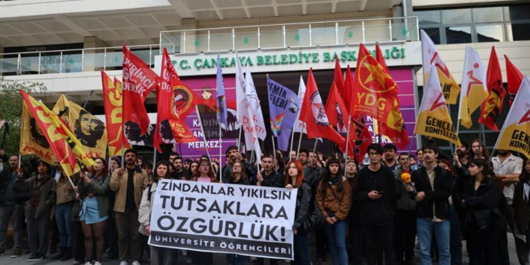 Öğrenciler Gözaltı ve Tutuklamaları Protesto Etti