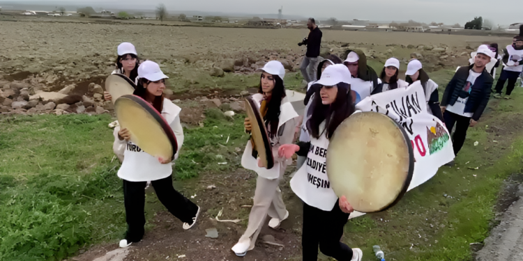 Gençlerin Amara Yürüyüşü Sürüyor