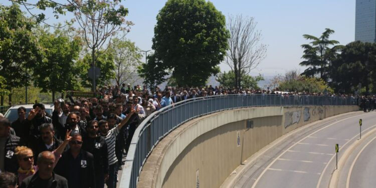 ”On Binler Uğurluyor”