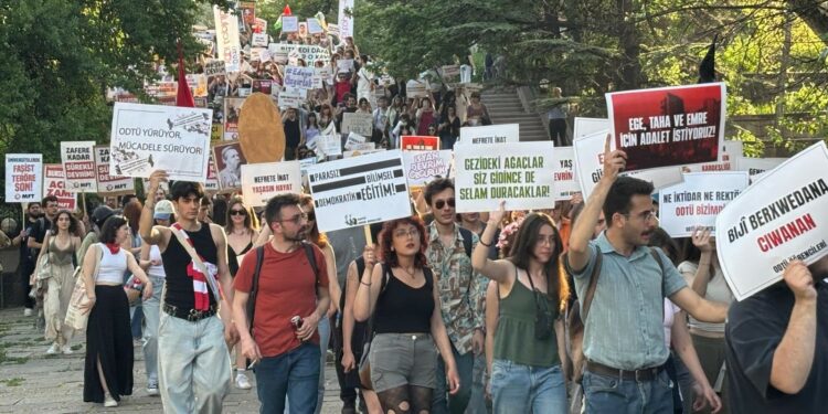 ODTÜ’de Devrim Yürüyüşü