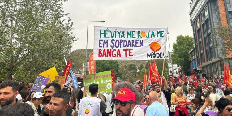 Dersim’de Gençler, 1 Mayıs’ı Coşkuyla Karşıladı