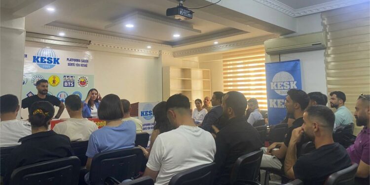 Sêrt’te ‘Demokratik Toplum’ Paneli