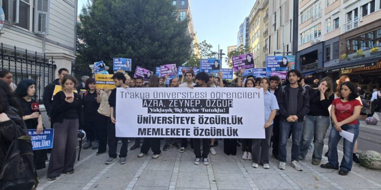 Tutuklu Üç Öğrenciye Tahliye