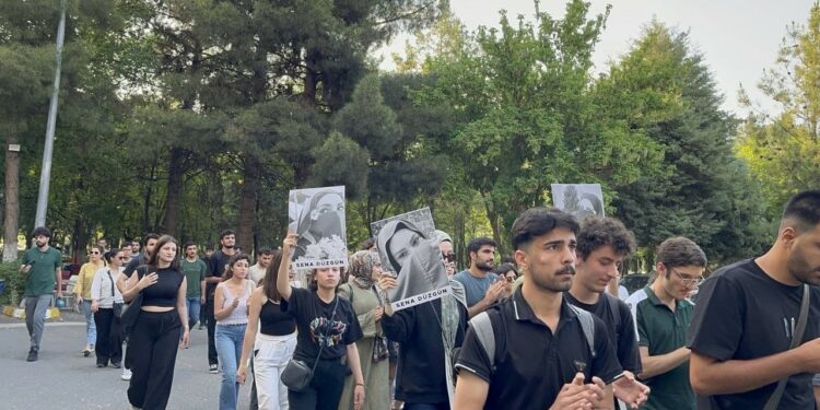 Öğrenciler Sena Düzgün için Yürüdü