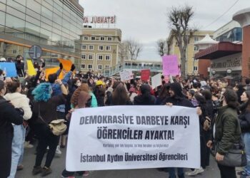 Protestoya Katılan Öğrenciye Uzaklaştırma