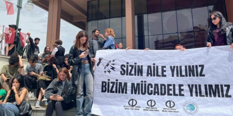 Eylemlere Katılan Öğrencilere Soruşturma