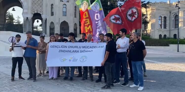 Gençlerden Tutuklu Arkadaşları İçin Eylem