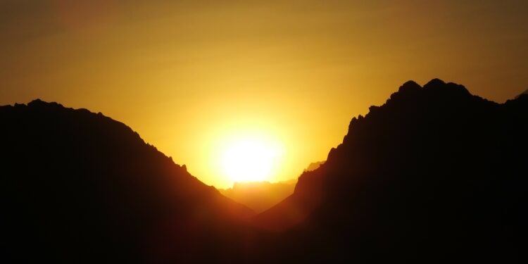 “Hakikate Giden Yol Reddetmekle Başlar”