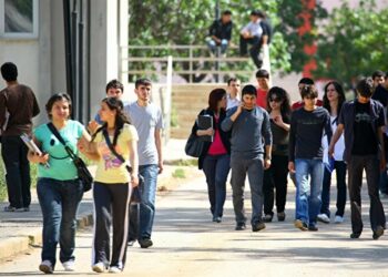 Gençler Eğitimde de İşte de Umutsuz