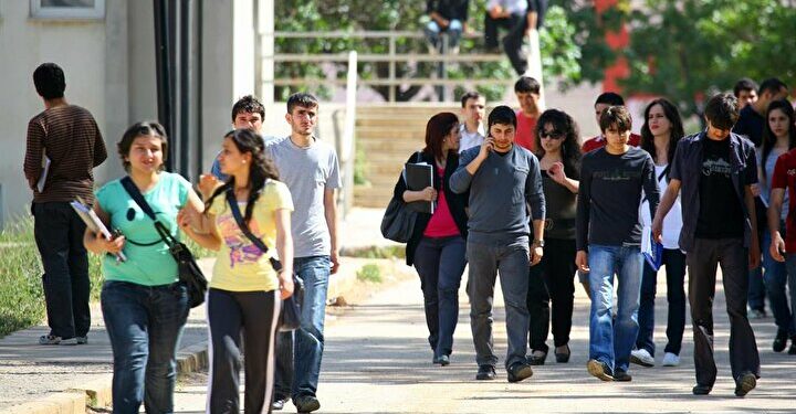 Gençler Eğitimde de İşte de Umutsuz