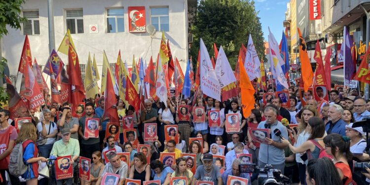 Gençler 33 Düş Yolcusu için Yürüdü