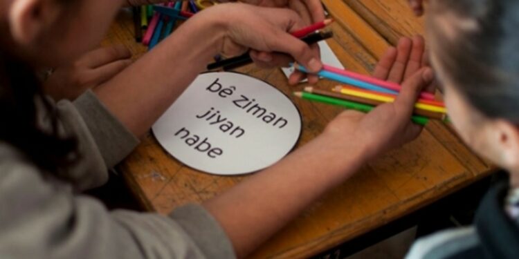 Ankete Göre Kürtçe Eğitim Talebine Yüzde 98 Destek