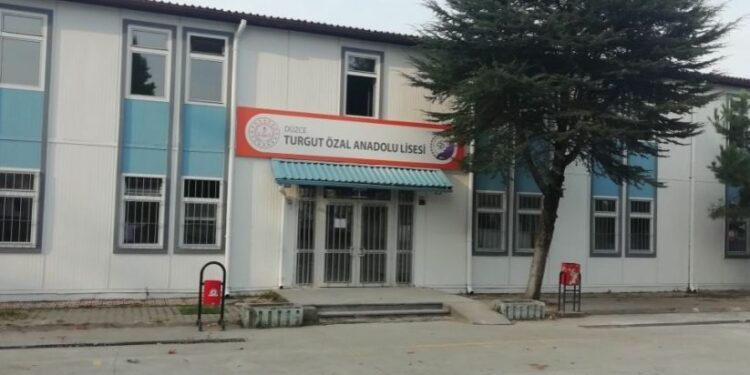 Düzce’de Lise Öğrencilerine Cinsiyetçi Kurallar