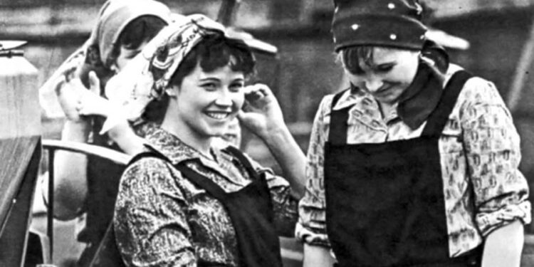 Sovyet Devriminde Kadın Mücadele Deneyimi