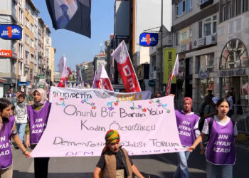 Gençlerden Barış Mitingi Öncesi Yürüyüş