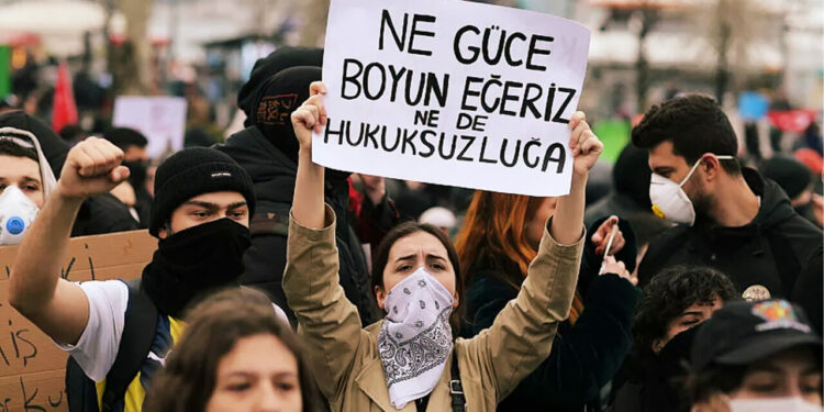 Gençliğin Özüne Dönüşü Üzerine