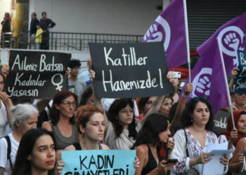 İstanbul’da Kadın Cinayetlerine Karşı Yürüyüş