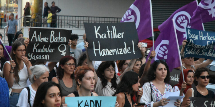 İstanbul’da Kadın Cinayetlerine Karşı Yürüyüş