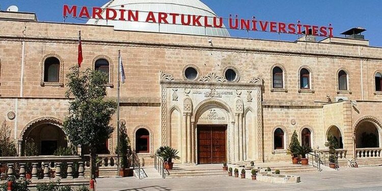 Artuklu Üniversitesi’ndeki Baskılar Meclise Taşındı