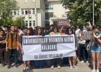 Ege Üniversitesi Öğrencilerinden Stantlarının Kaldırılmasına Tepki