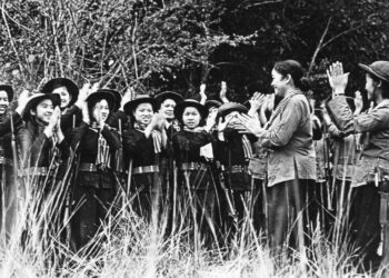 Vietnam Devriminde Kadın Mücadele Deneyimi