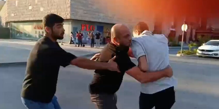 DEM Parti Gençlik Meclisi Üyelerine Gözaltı